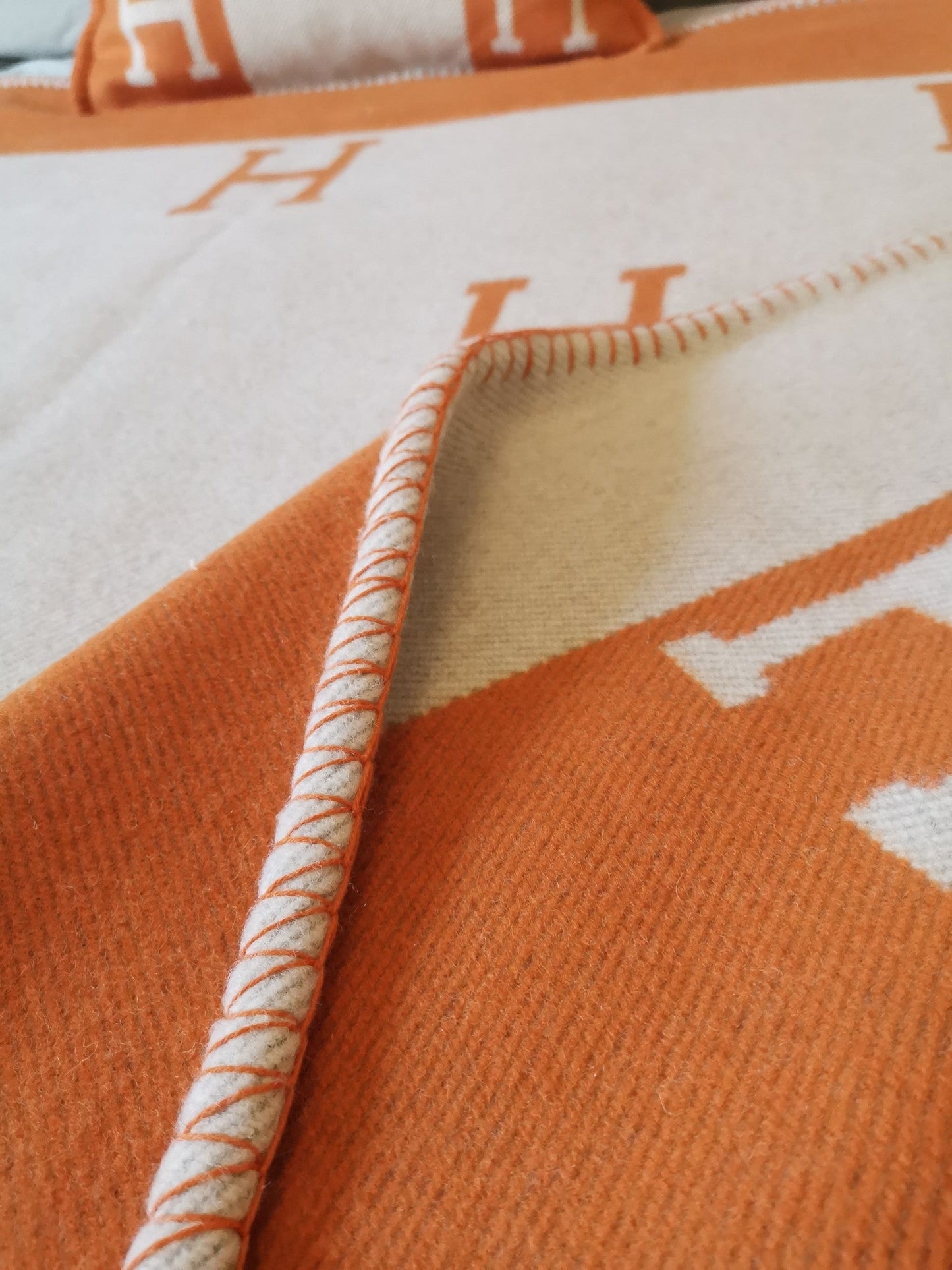 Avalon Wool/Cashmere Throw Blanket & Pillow Case Set