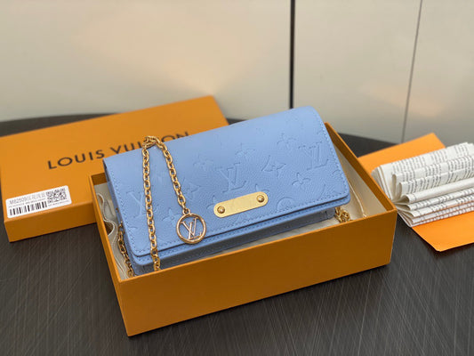 LOUIS VUITTON Wallet On Chain Lily Light Blue