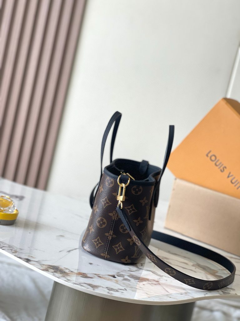 LV Neverfull Bandouliere Inside Out BB
