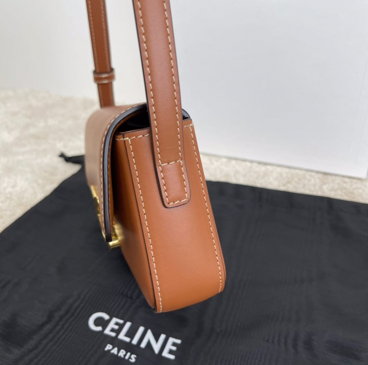 Triomphe Shoulder Bag In Shiny Calfskin