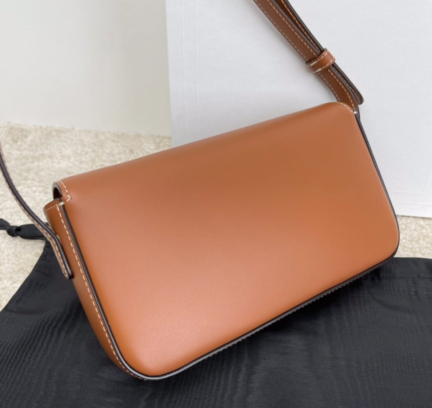 Triomphe Shoulder Bag In Shiny Calfskin