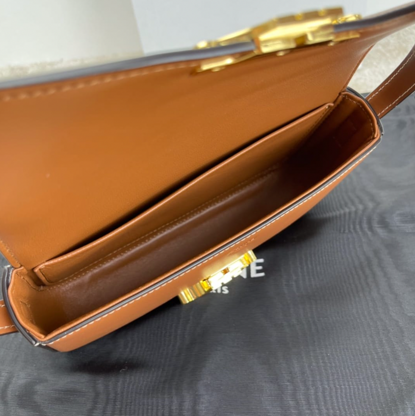 Triomphe Shoulder Bag In Shiny Calfskin