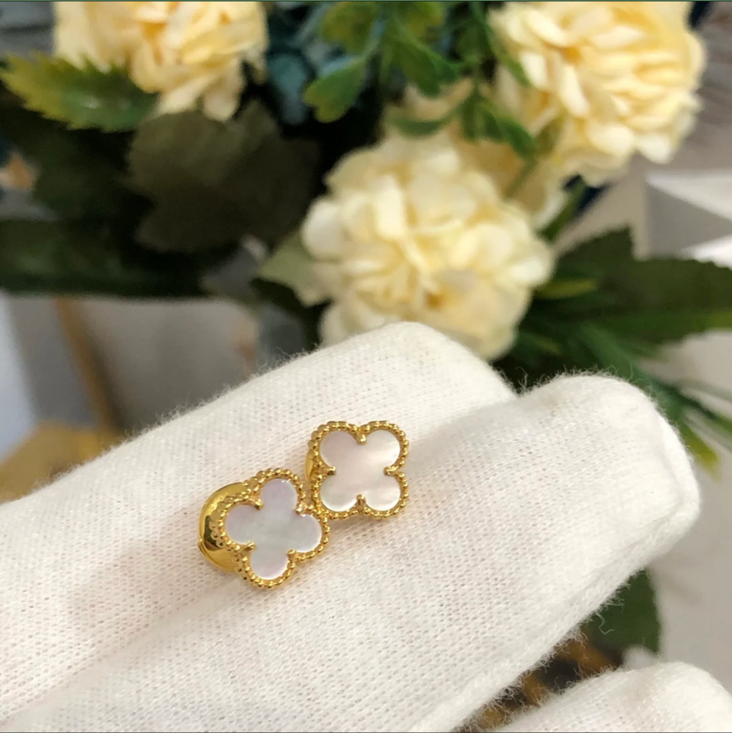 VAN CLEEF & ARPELS Sweet Alhambra Earstuds