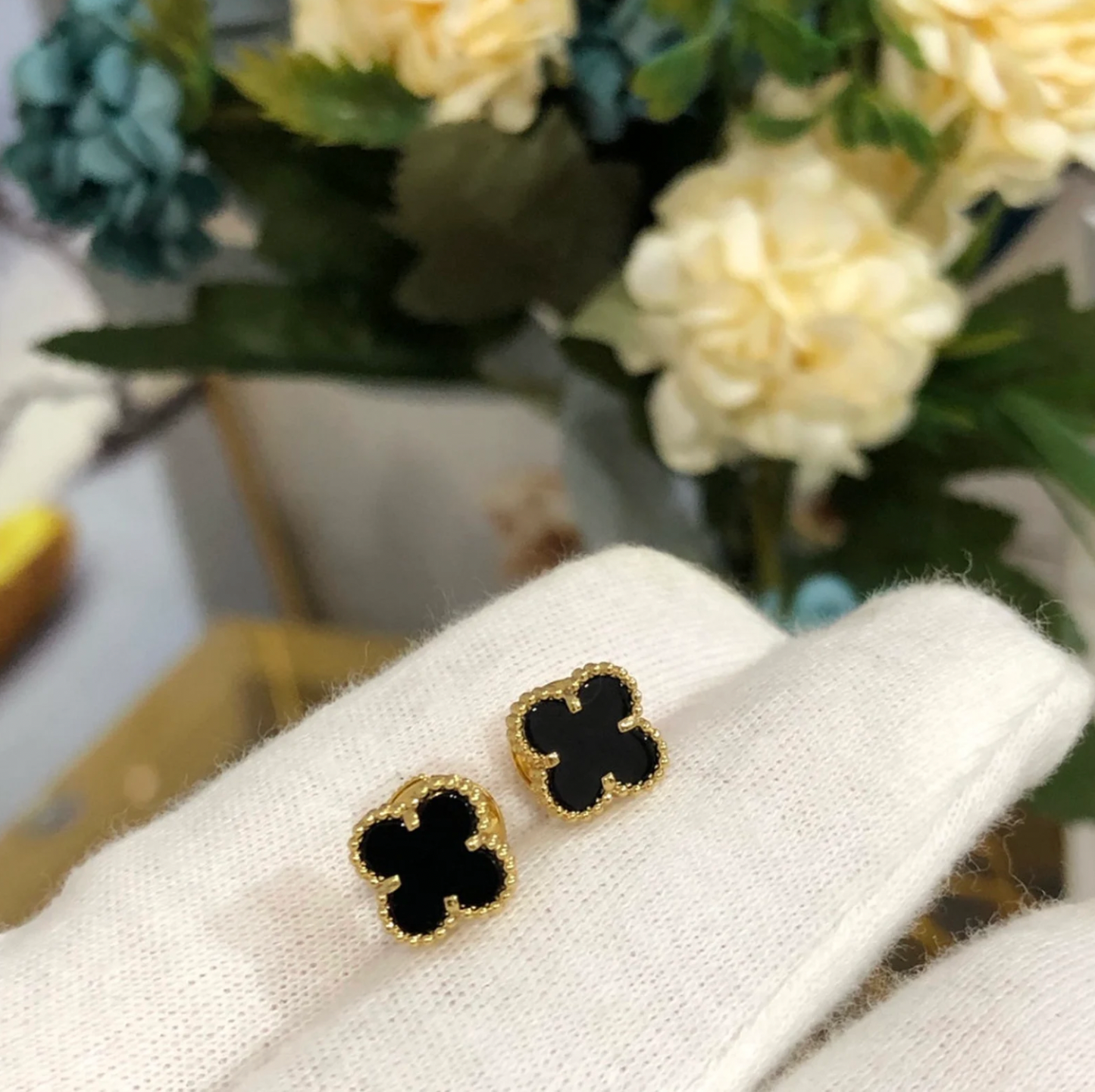 VAN CLEEF & ARPELS Sweet Alhambra Earstuds