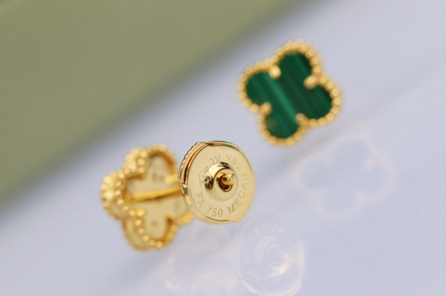 VAN CLEEF & ARPELS Sweet Alhambra Earstuds
