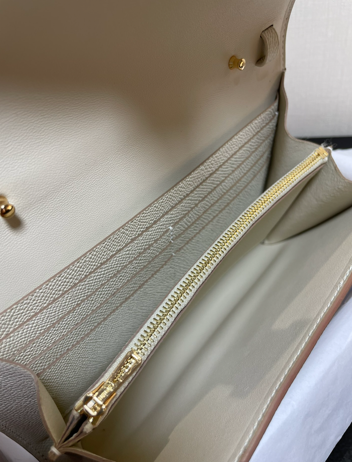 H Constance Long Wallet To Go Epsom Leather Cream