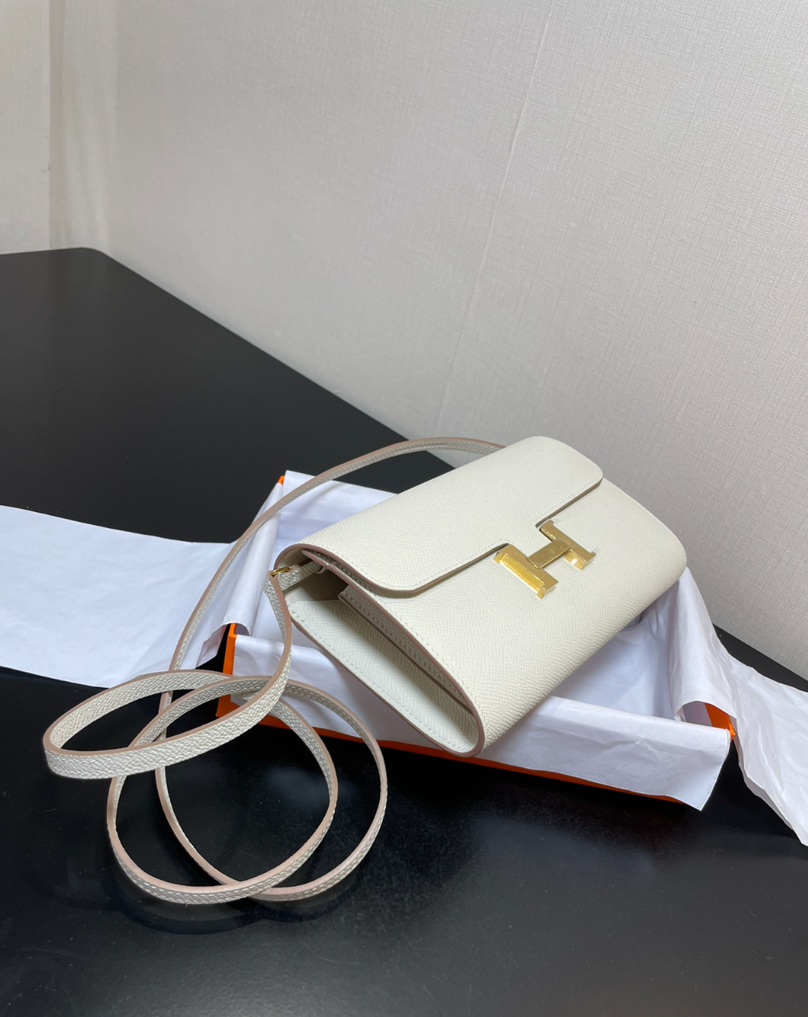 H Constance Long Wallet To Go Epsom Leather Cream