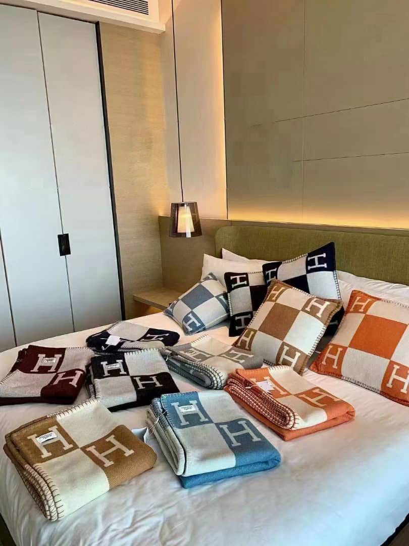Avalon Wool/Cashmere Throw Blanket & Pillow Case Set