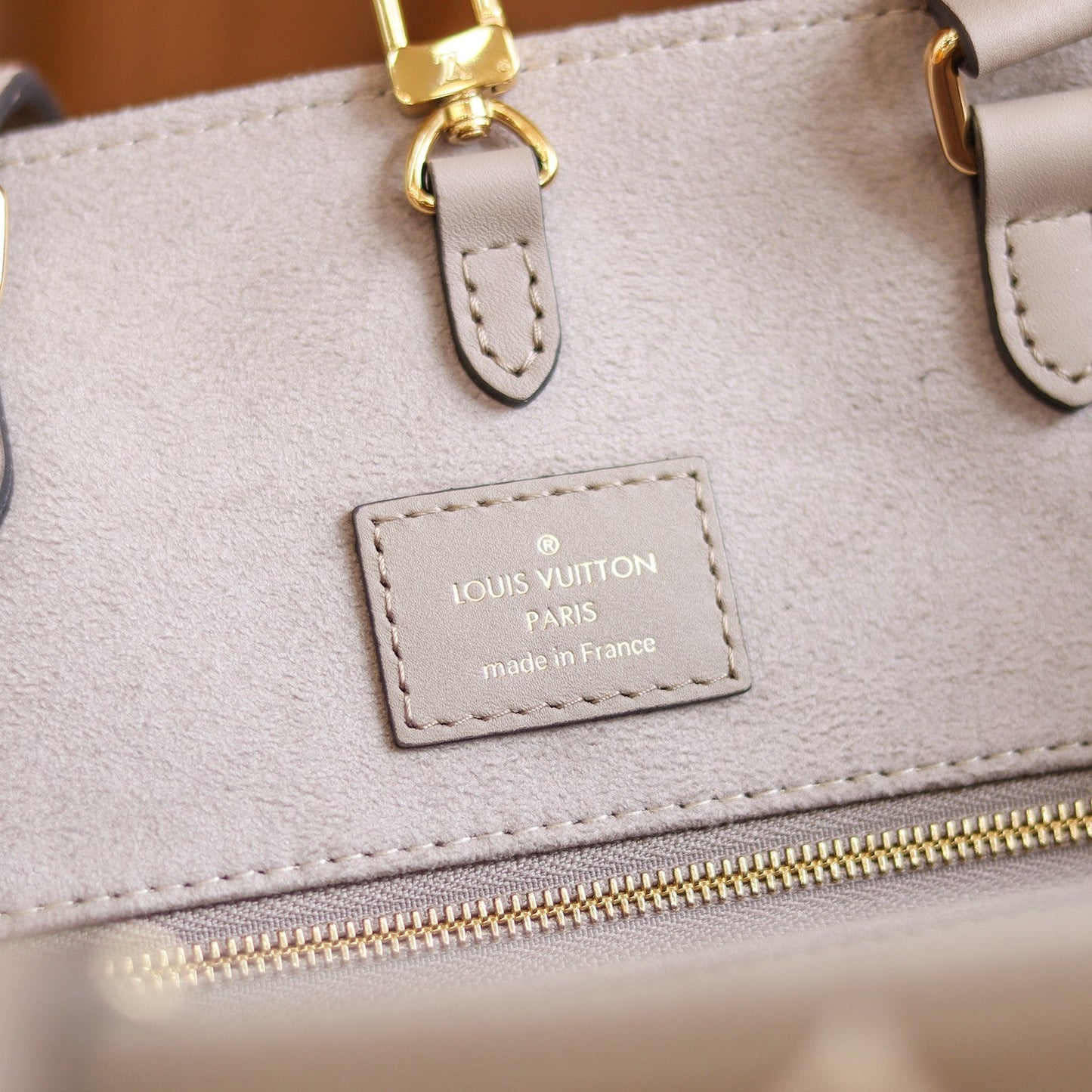 LV OnTheGo MM Dove/Cream