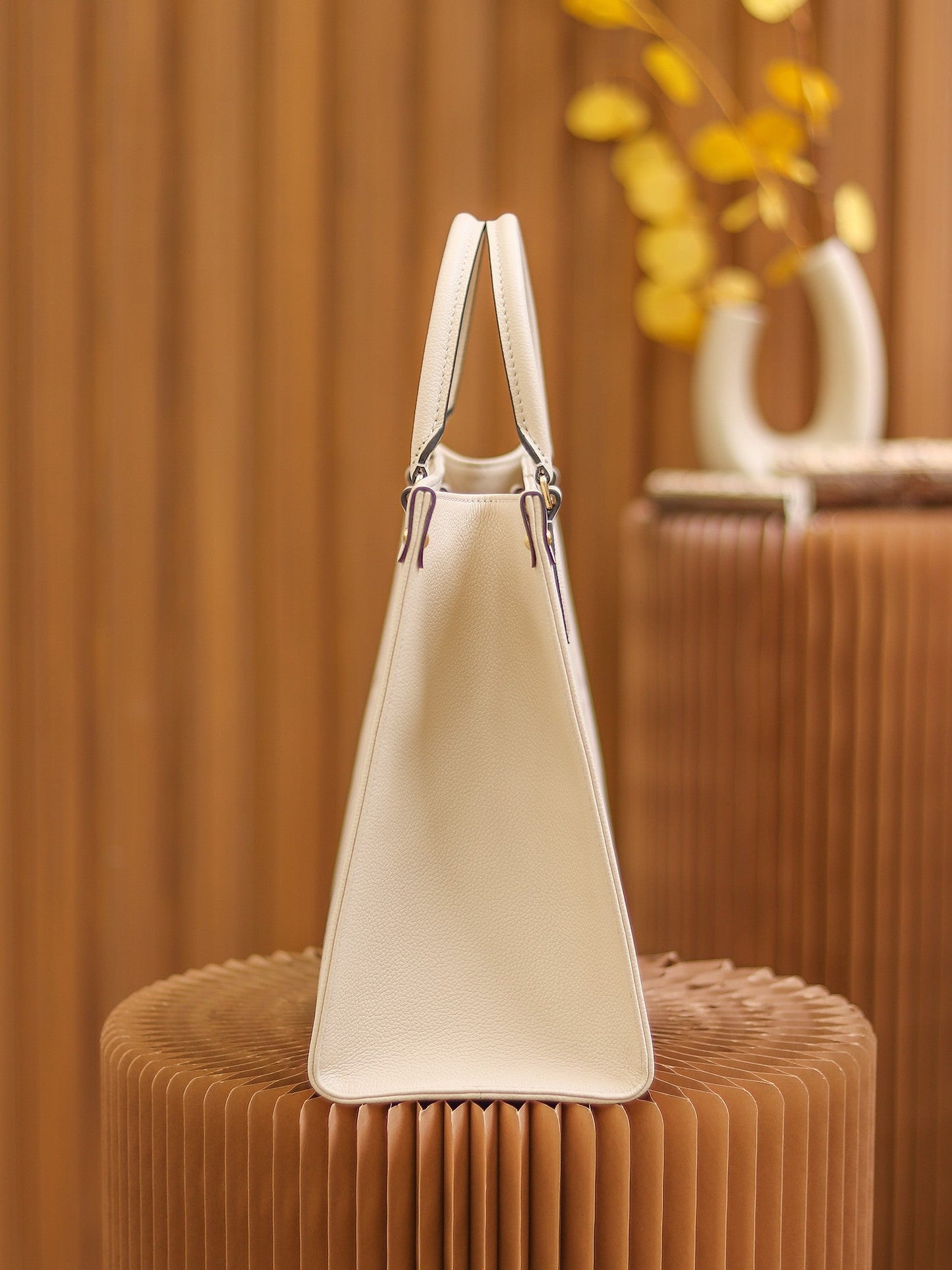 LV OnTheGo MM Creme/Rose Pink
