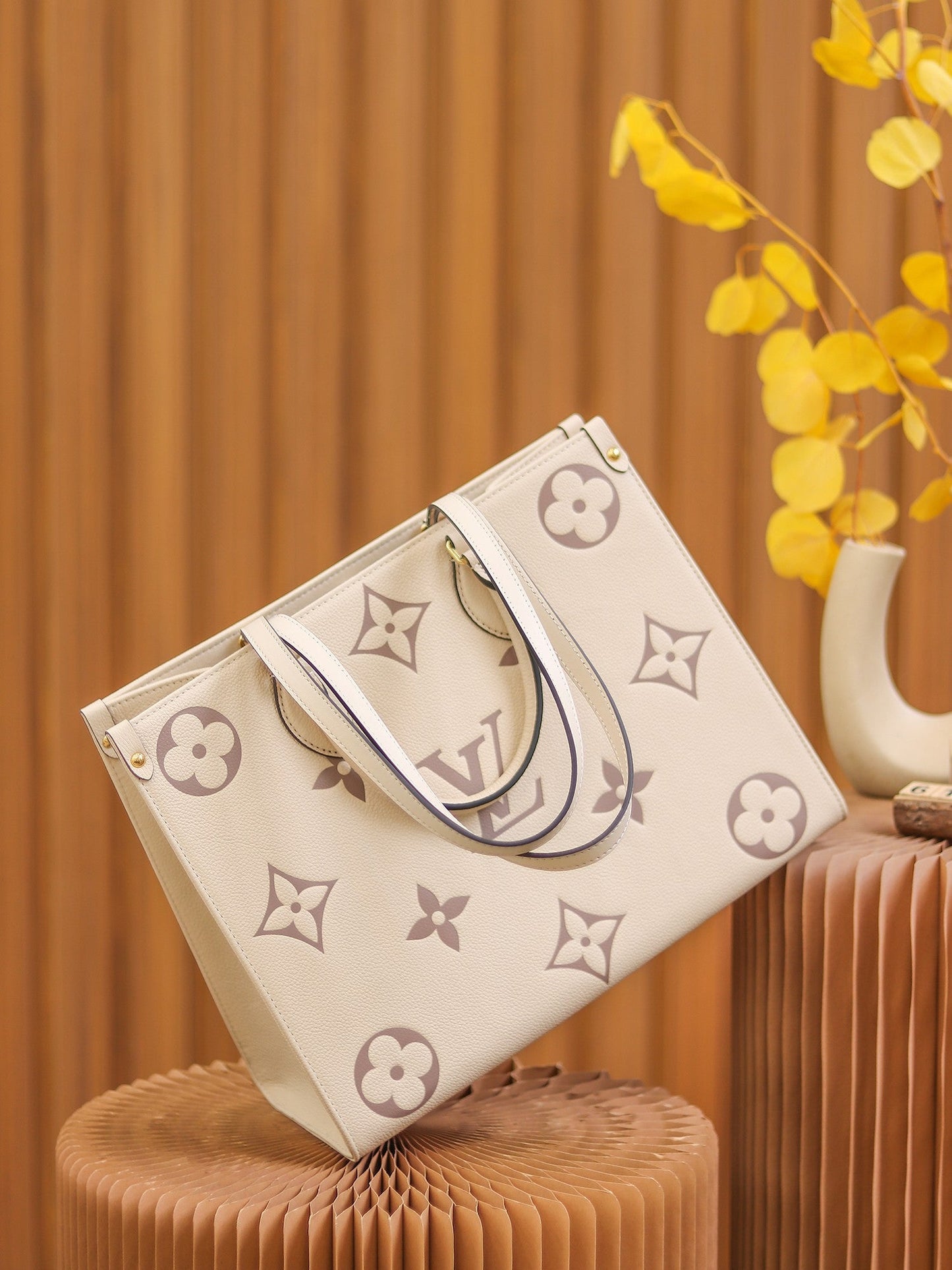LV OnTheGo MM Creme/Rose Pink