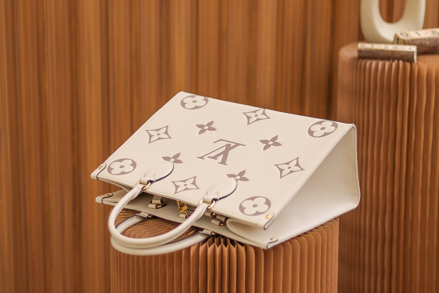 LV OnTheGo MM Creme/Rose Pink