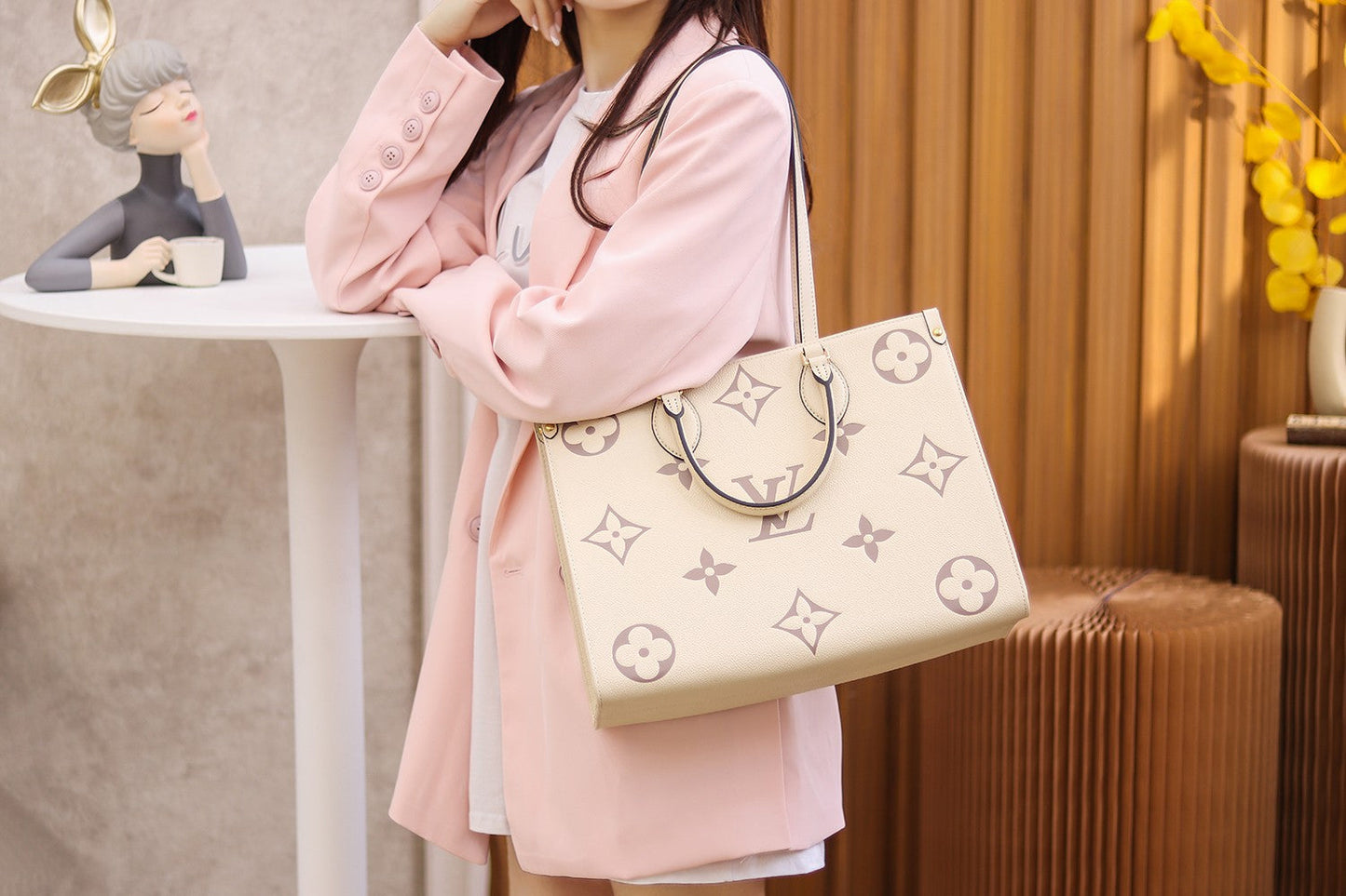 LV OnTheGo MM Creme/Rose Pink