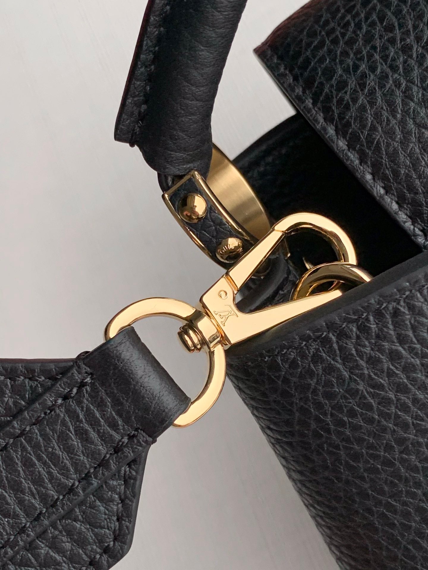 LOUIS VUITTON Capucines Mini Black
