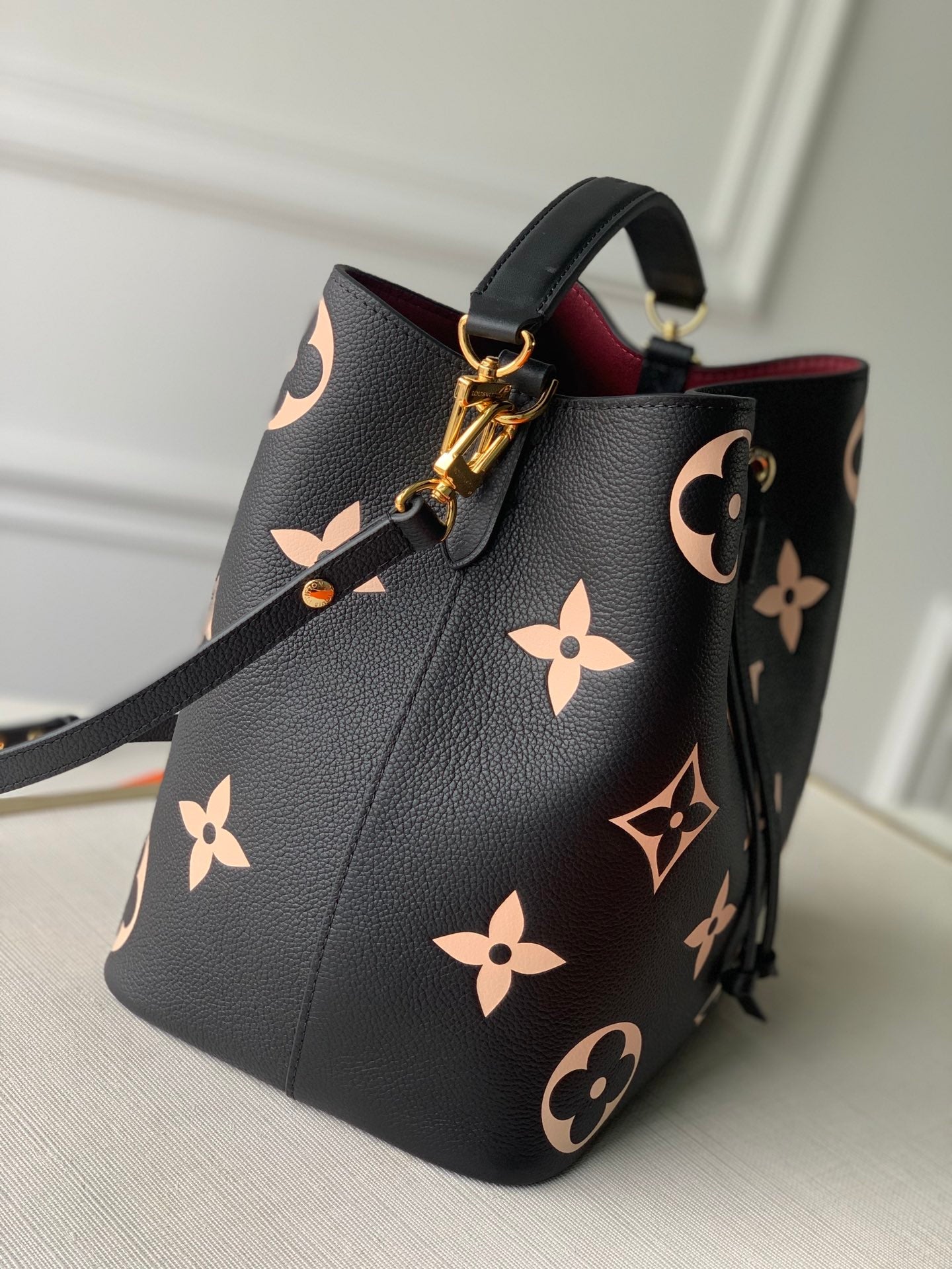 LV NéoNoé MM Black/Beige