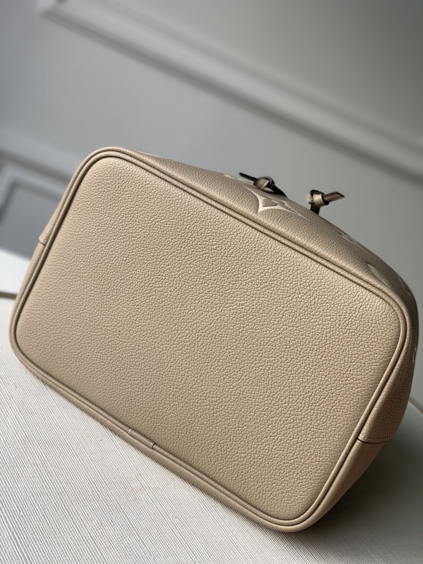 LV NéoNoé MM Dove/Cream