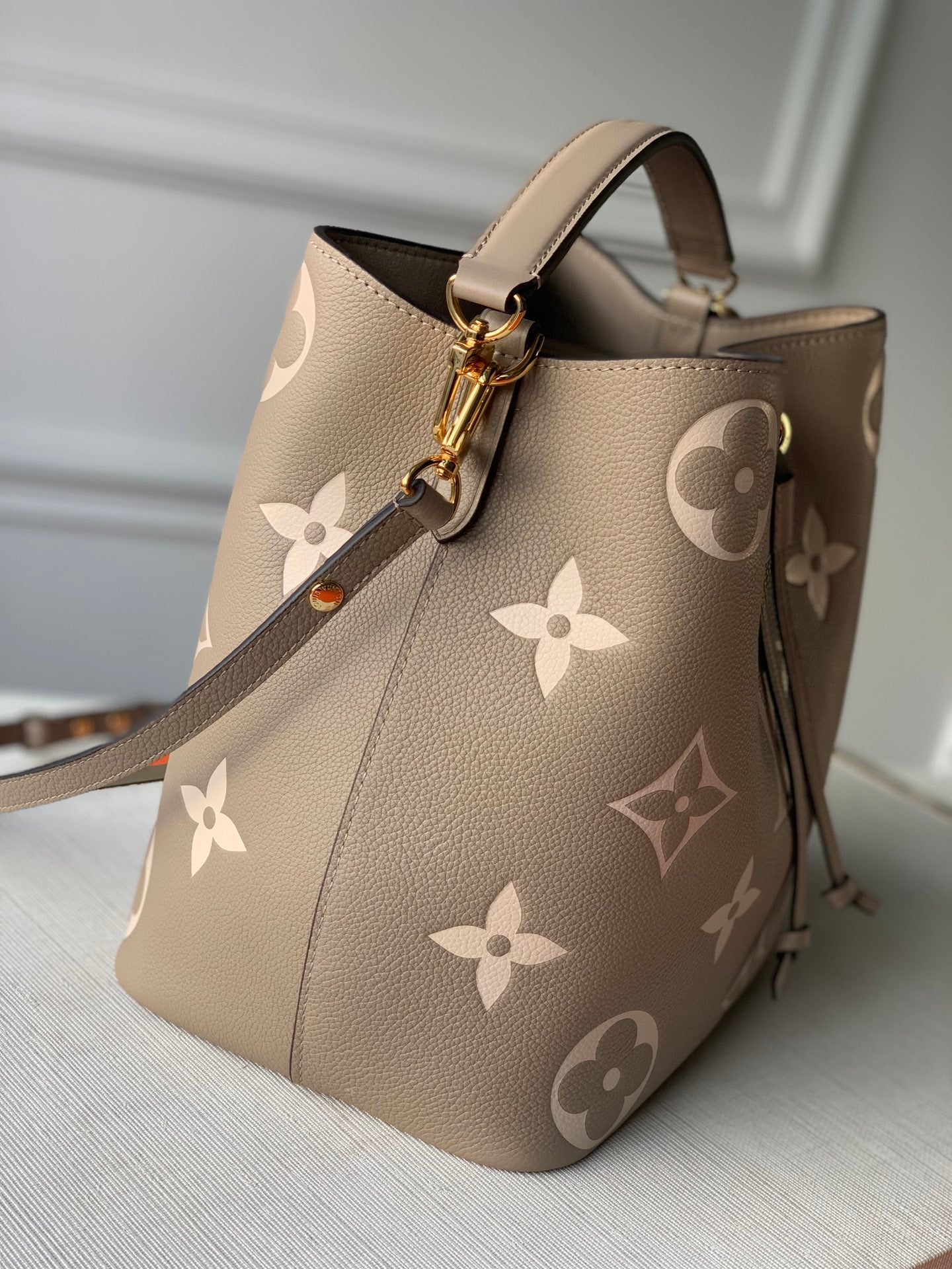 LV NéoNoé MM Dove/Cream