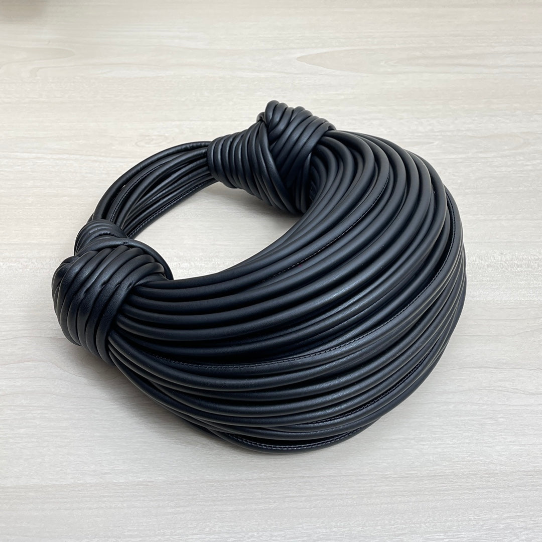 BV Double Knot Leather Bag Black