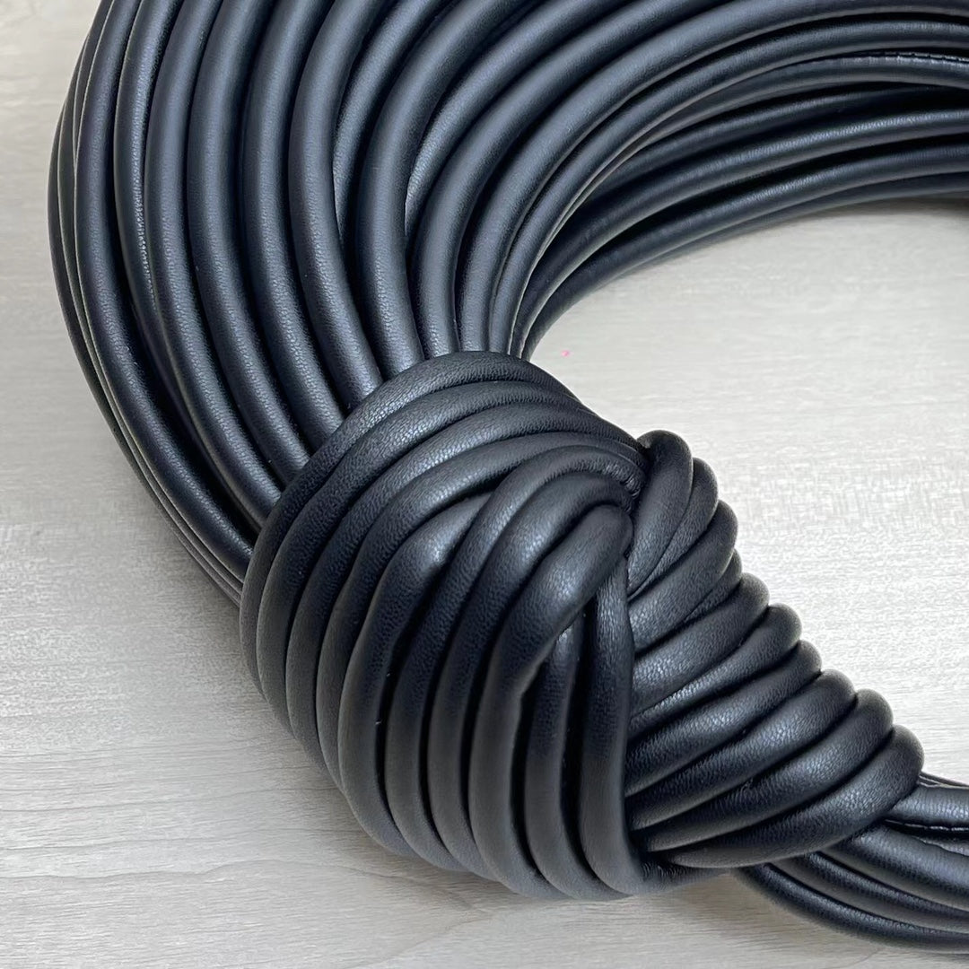 BV Double Knot Leather Bag Black