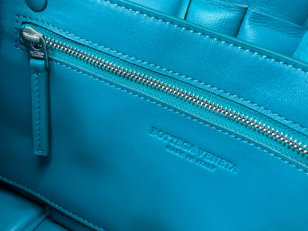 BV Padded Cassette Ocean Blue