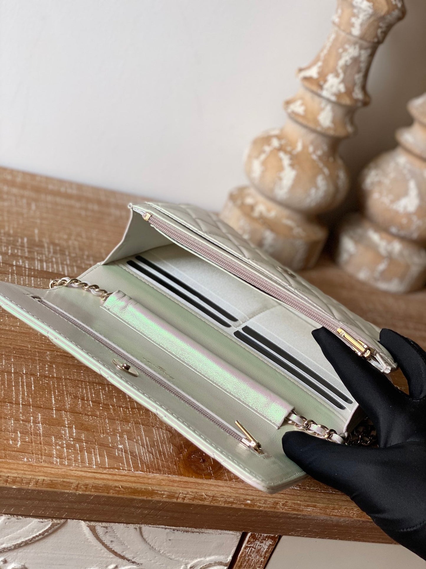 CC Classic Wallet On Chain Pearl