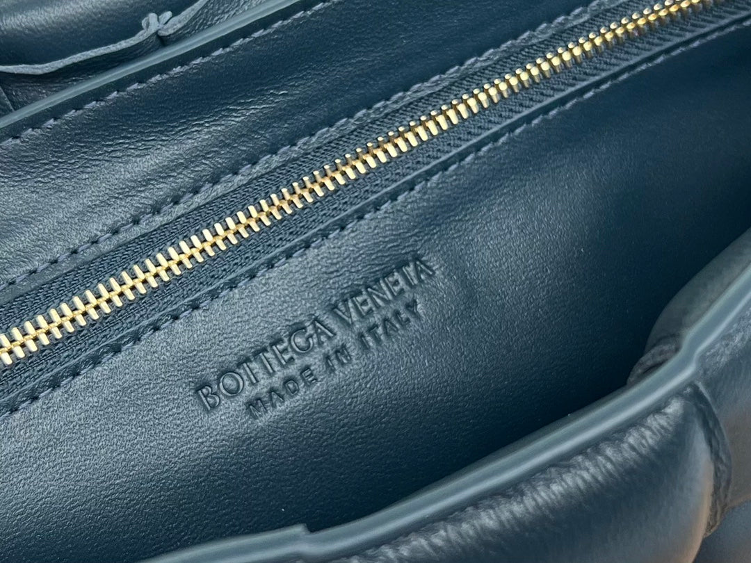 BV Padded Cassette Navy