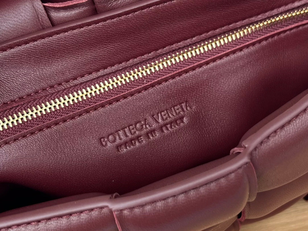 BV Padded Cassette Burgundy