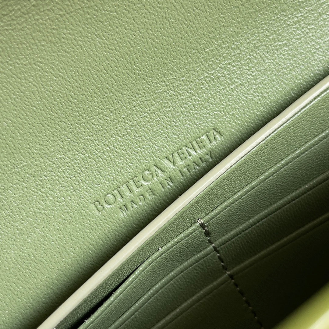 BV Andiamo Clutch Ostrich