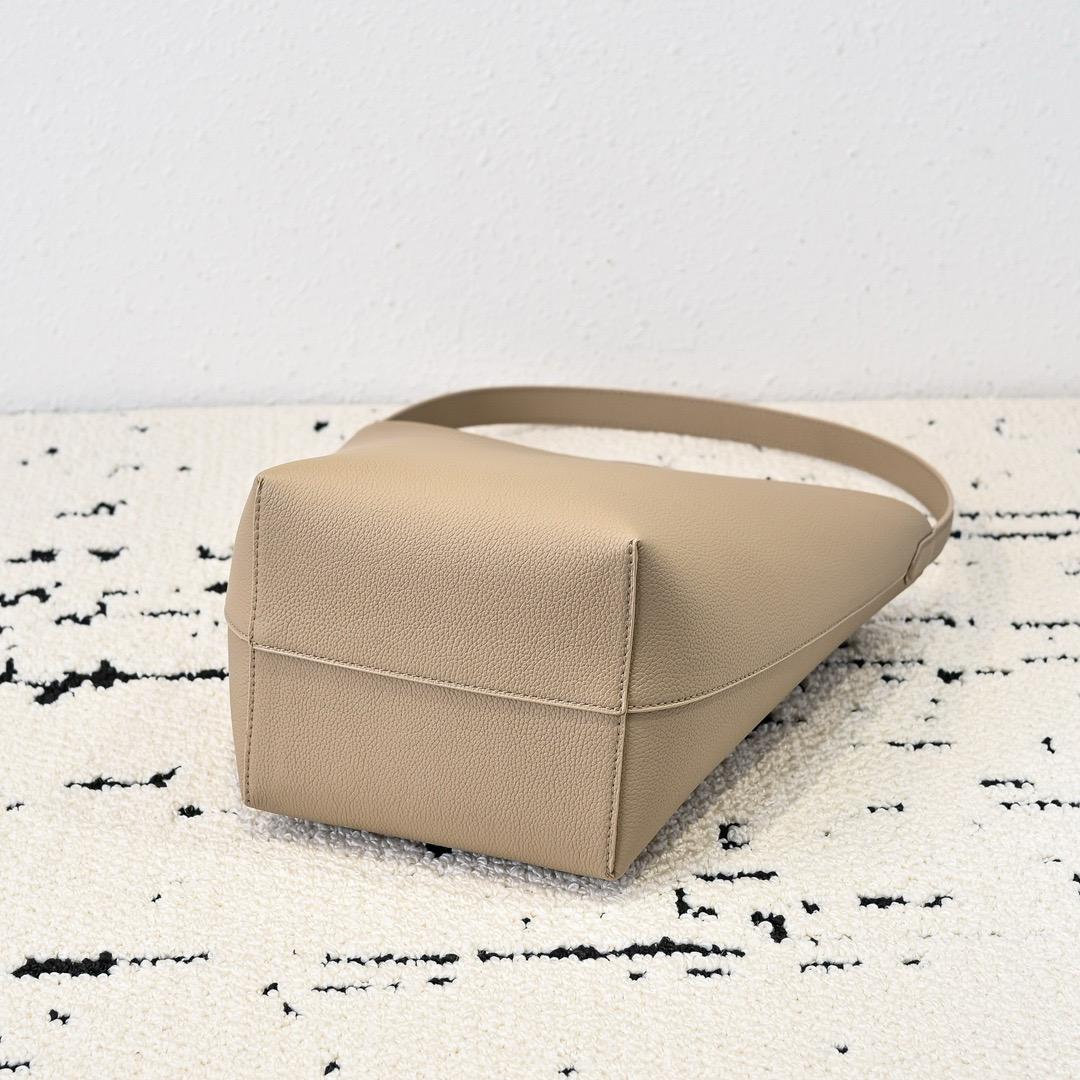 THE ROW N/S Park Tote Bag Beige