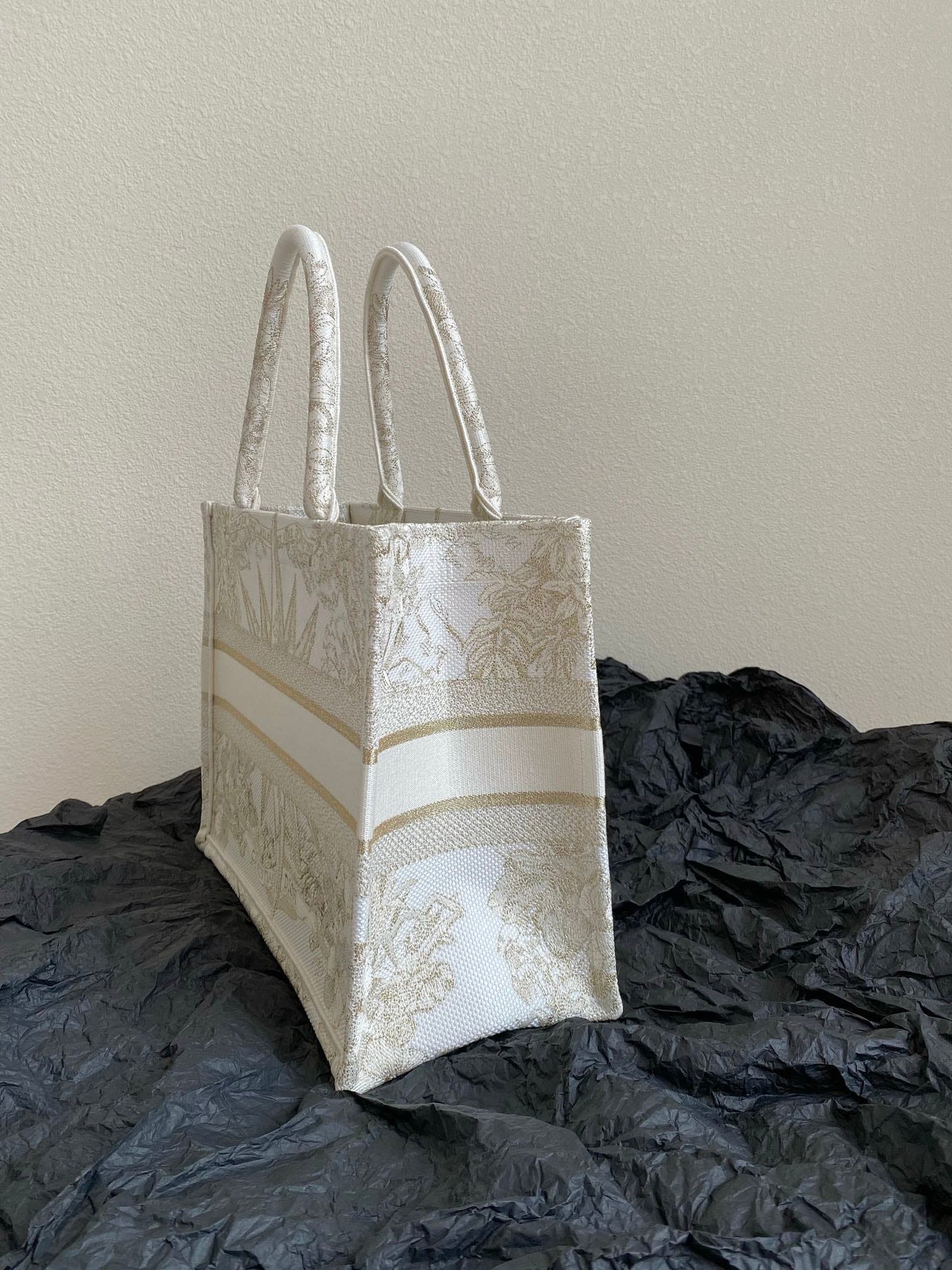 D Book Tote Medium Dior Rêve d'Infini Embroidery with Gold-Tone Metallic Thread
