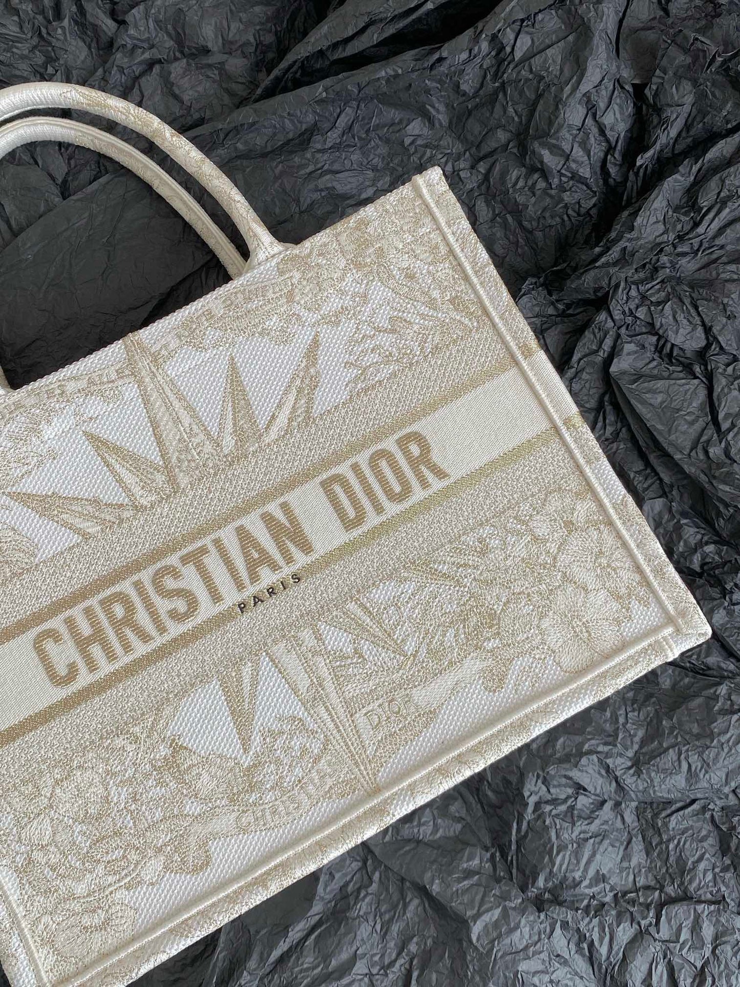 D Book Tote Medium Dior Rêve d'Infini Embroidery with Gold-Tone Metallic Thread