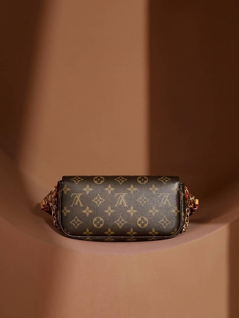LOUIS VUITTON Wallet on Chain Ivy