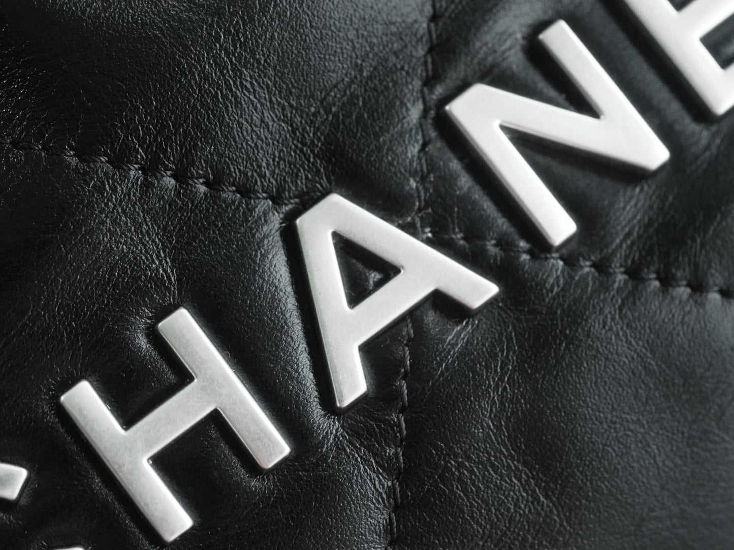 CC 22 Mini Handbag Black