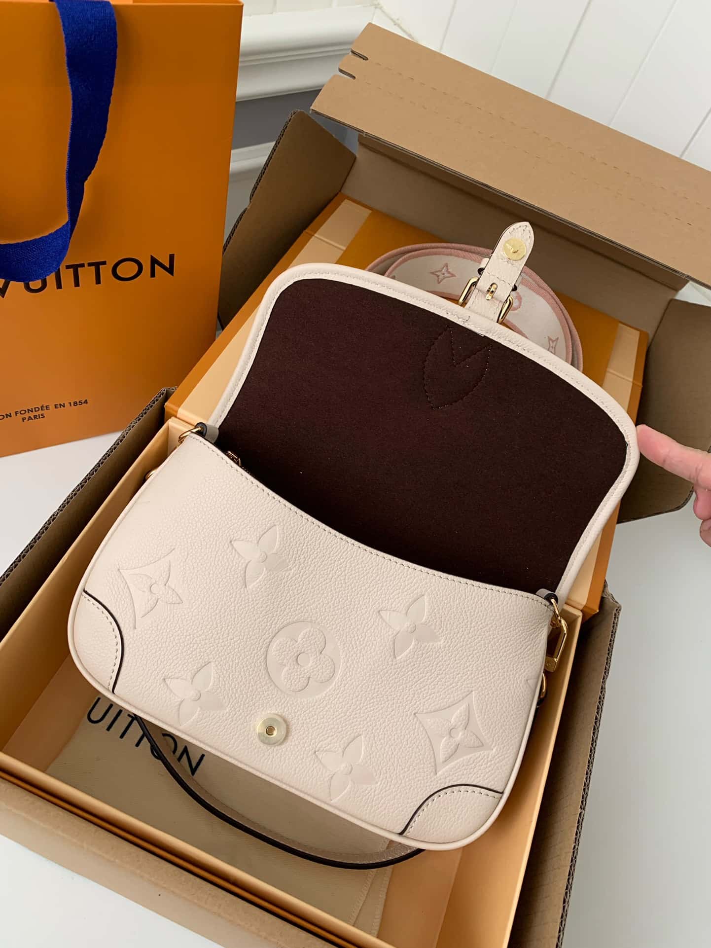 LV Diane Satchel Crème Beige
