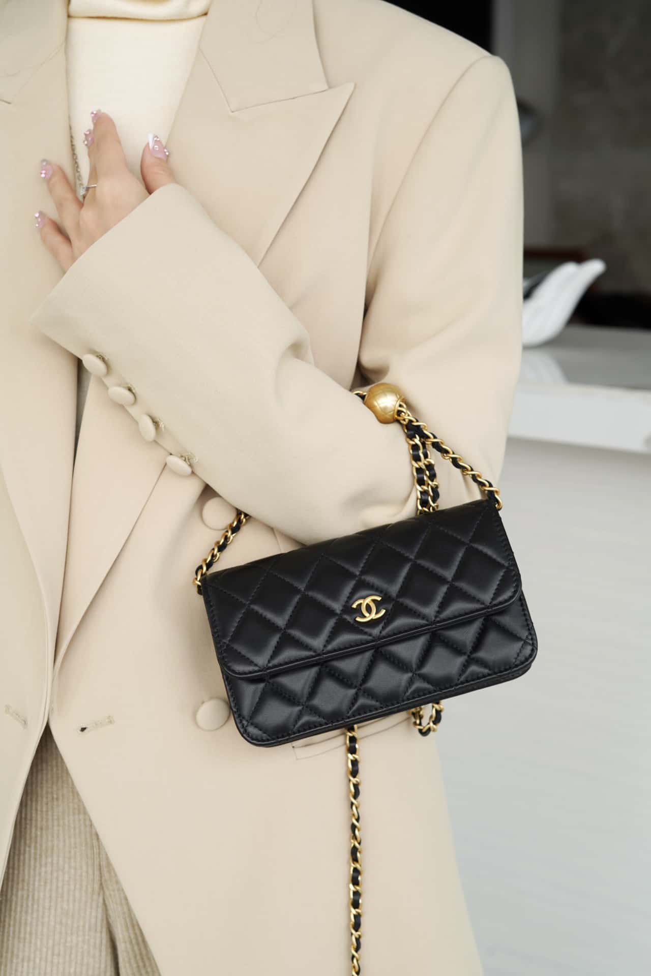 CC Flap Phone Holder with Chain Black