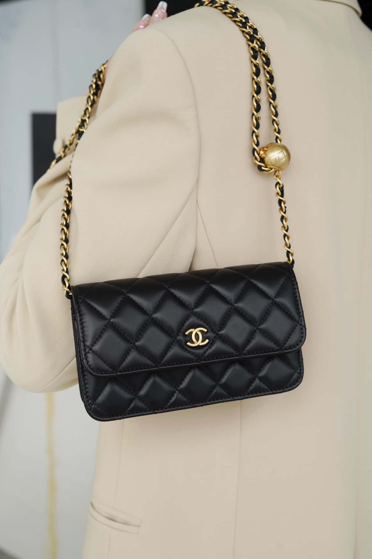 CC Flap Phone Holder with Chain Black