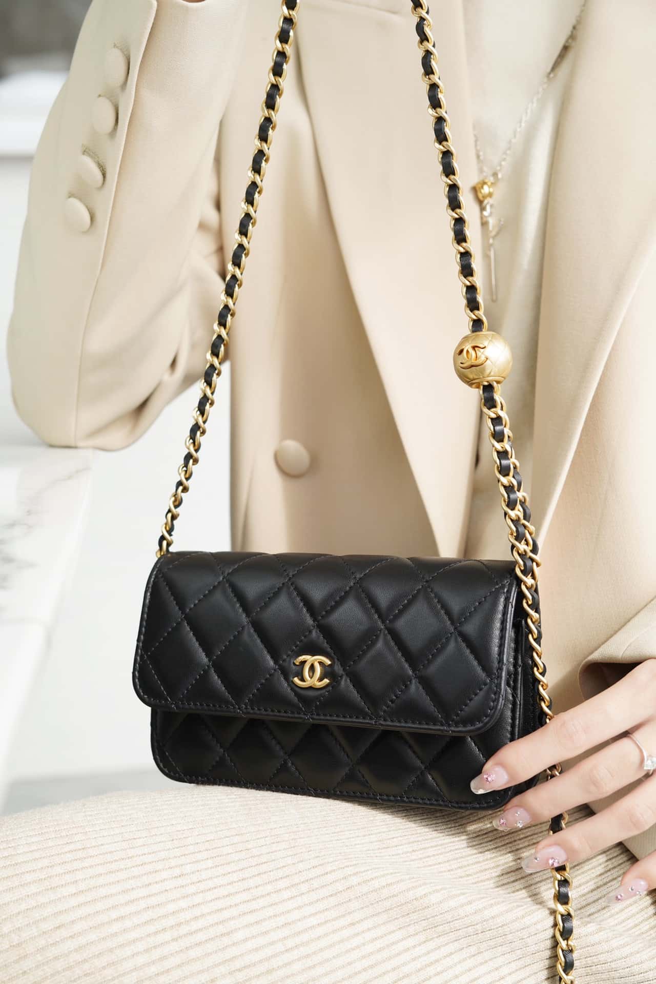 CC Flap Phone Holder with Chain Black