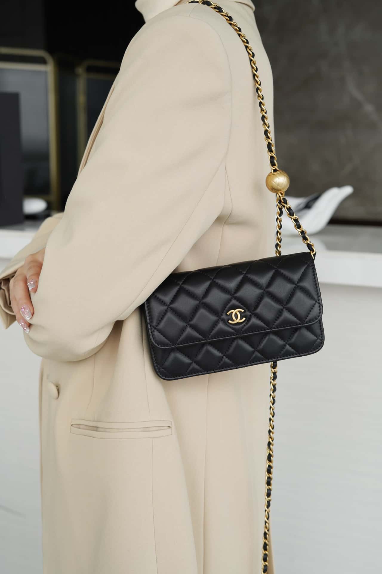 CC Flap Phone Holder with Chain Black
