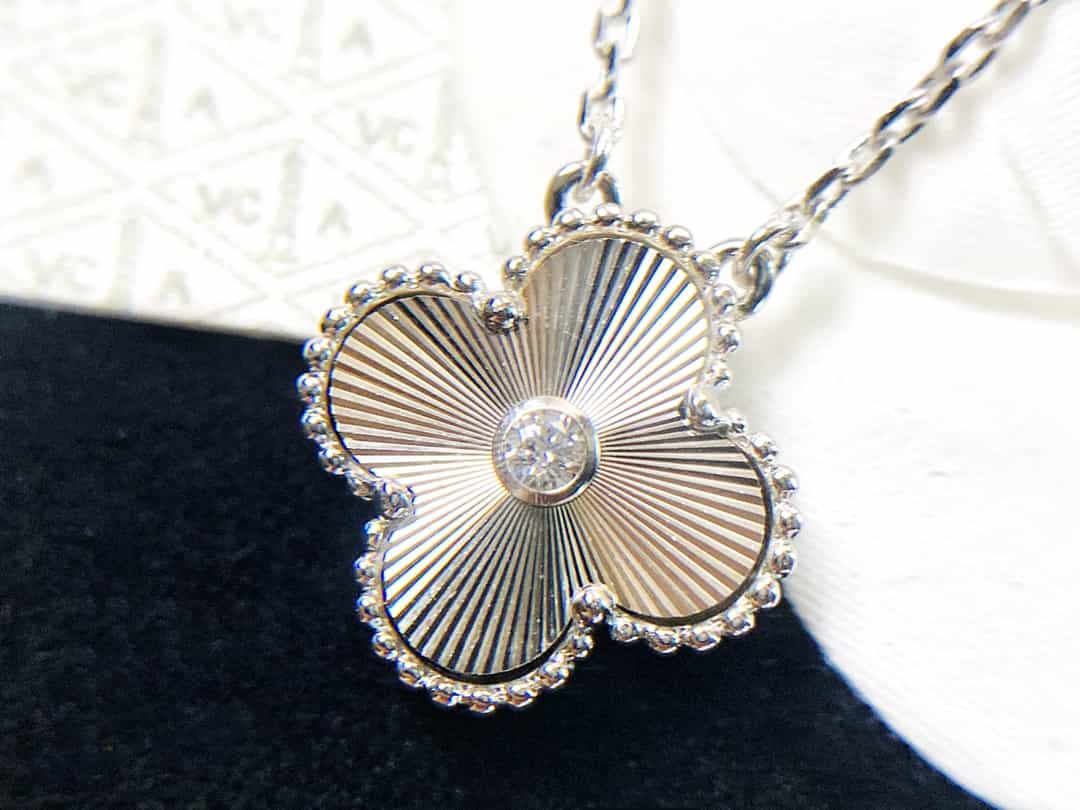 VAN CLEEFS & ARPELS Clover Necklace Limited Edition 925 Sterling Silver