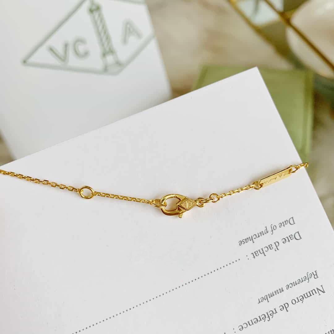VAN CLEEFS & ARPELS Clover Bracelet Gold