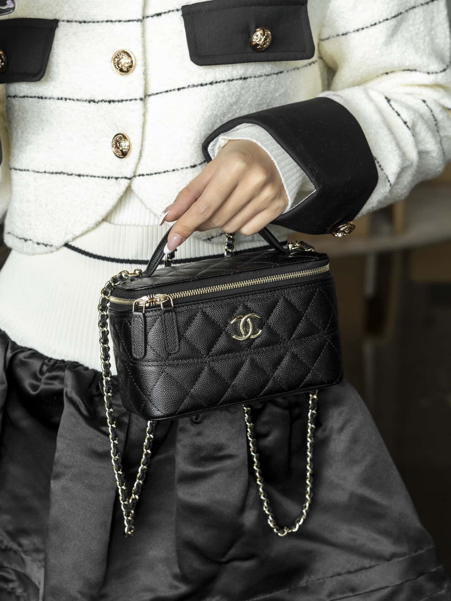 CC Long Vanity with Chain Black