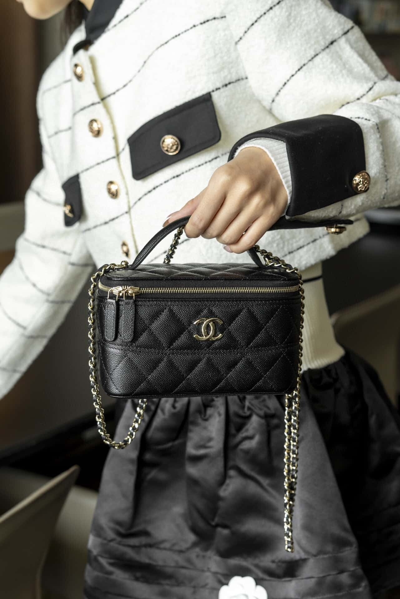 CC Long Vanity with Chain Black