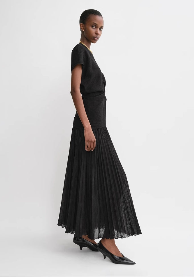 TOTEME Sculpted Drape Top – Crinkled Fabric, Curved Panel Design & Seamless Back Zip