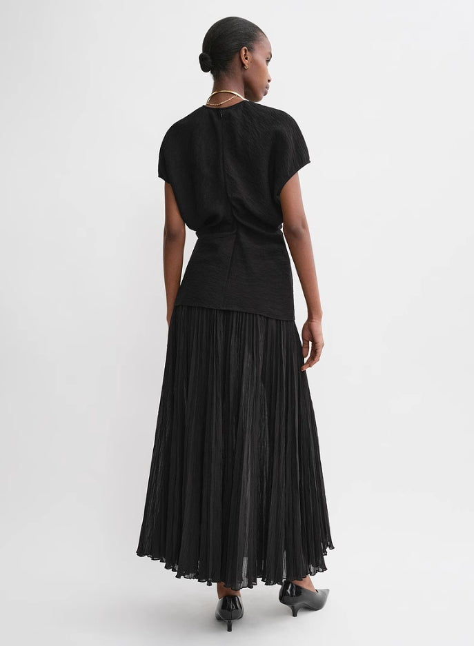 TOTEME Sculpted Drape Top – Crinkled Fabric, Curved Panel Design & Seamless Back Zip