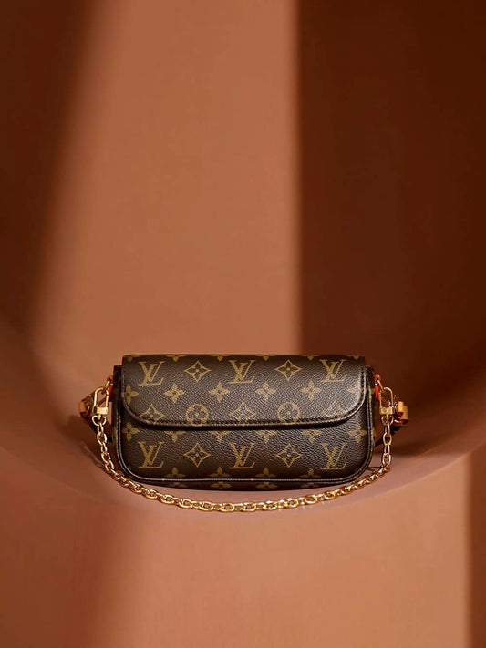 LOUIS VUITTON Wallet on Chain Ivy