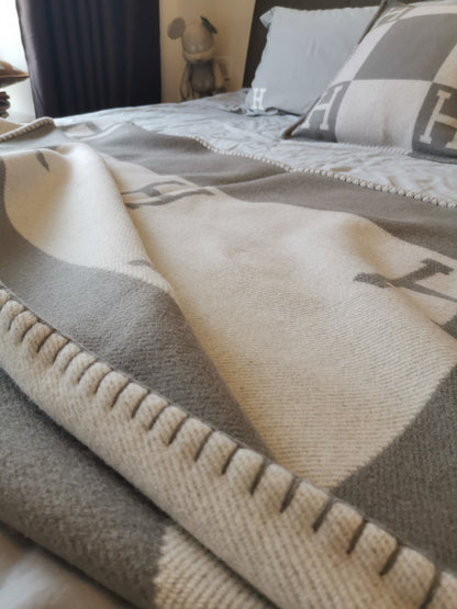 Avalon Wool/Cashmere Throw Blanket & Pillow Case Set