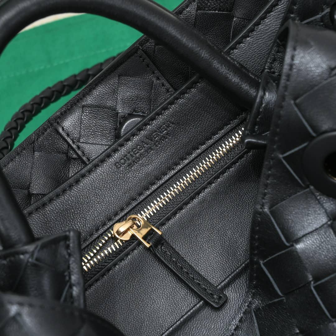 BOTTEGA VENETA Andiamo Medium Bag Black