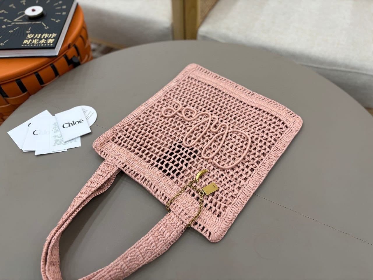 Banana Tote Bag In Raffia Pink