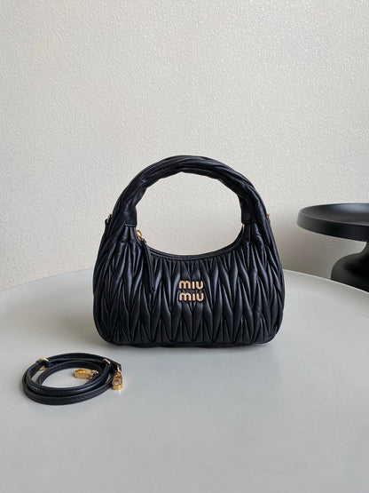 Wander Hobo Bag Black