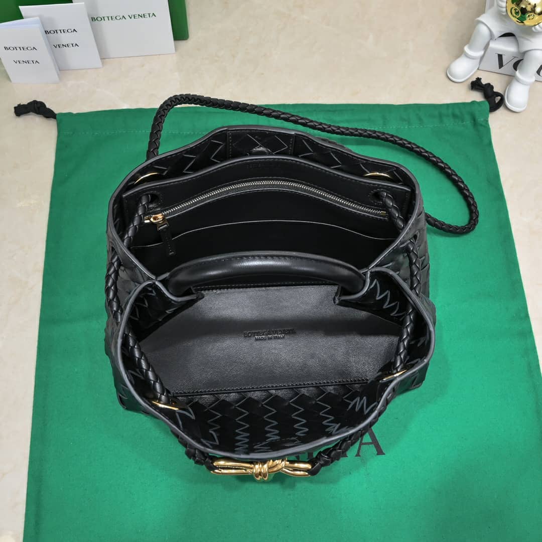 BOTTEGA VENETA Andiamo Medium Bag Black